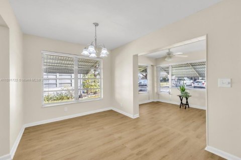 Condo in Plantation, Florida, 2 bedrooms  № 1943888 - photo 5