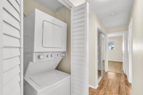 Condo in Plantation, Florida, 2 bedrooms  № 1943888 - photo 20