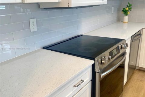 Condo in Plantation, Florida, 2 bedrooms  № 1943888 - photo 3