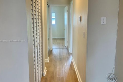 Condo in Plantation, Florida, 2 bedrooms  № 1943888 - photo 8