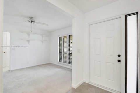 House in Palm City, Florida 3 bedrooms, 143.26 sq.m. № 1711780 - photo 5