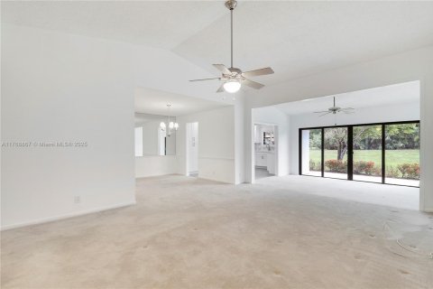 House in Palm City, Florida 3 bedrooms, 143.26 sq.m. № 1711780 - photo 15