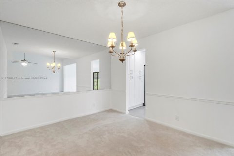 House in Palm City, Florida 3 bedrooms, 143.26 sq.m. № 1711780 - photo 20