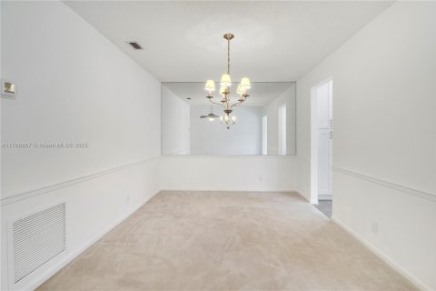 House in Palm City, Florida 3 bedrooms, 143.26 sq.m. № 1711780 - photo 19