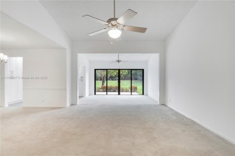 House in Palm City, Florida 3 bedrooms, 143.26 sq.m. № 1711780 - photo 17