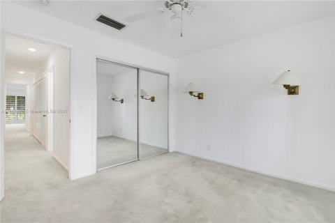 House in Palm City, Florida 3 bedrooms, 143.26 sq.m. № 1711780 - photo 29