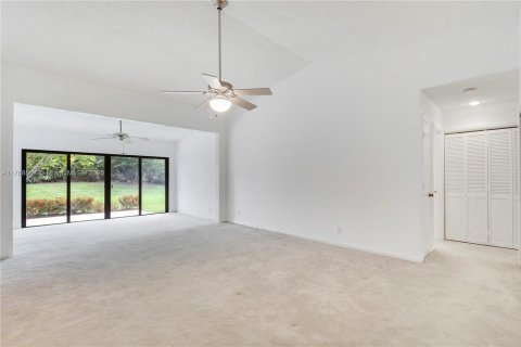 House in Palm City, Florida 3 bedrooms, 143.26 sq.m. № 1711780 - photo 14