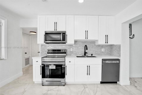 Купить виллу или дом в Лодерхилл, Флорида 3 спальни, 84.36м2, № 2043675 - фото 10