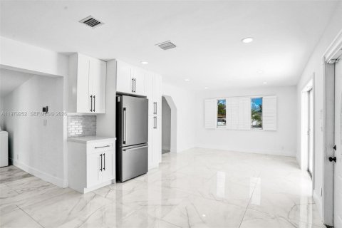 Купить виллу или дом в Лодерхилл, Флорида 3 спальни, 84.36м2, № 2043675 - фото 11