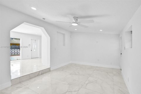 Купить виллу или дом в Лодерхилл, Флорида 3 спальни, 84.36м2, № 2043675 - фото 16