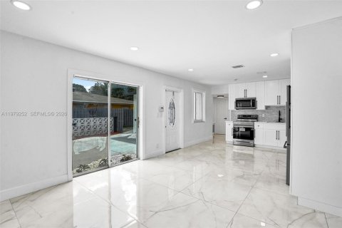 Купить виллу или дом в Лодерхилл, Флорида 3 спальни, 84.36м2, № 2043675 - фото 6