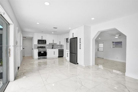 Купить виллу или дом в Лодерхилл, Флорида 3 спальни, 84.36м2, № 2043675 - фото 7