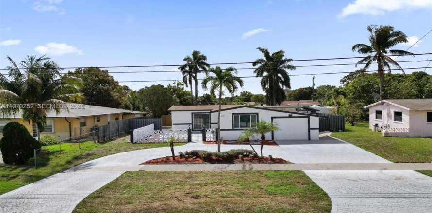 Дом в Лодерхилл, Флорида 3 спальни, 84.36м2 № 2043675