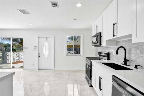 Купить виллу или дом в Лодерхилл, Флорида 3 спальни, 84.36м2, № 2043675 - фото 12