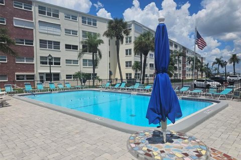 Copropriété à vendre à Saint Pete Beach, Floride: 2 chambres, 125.42 m2 № 1915041 - photo 17