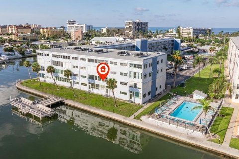 Copropriété à vendre à Saint Pete Beach, Floride: 2 chambres, 125.42 m2 № 1915041 - photo 1