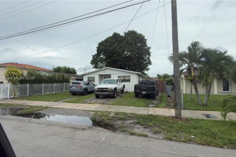 House in Miami Gardens, Florida 4 bedrooms, 112.78 sq.m. № 1941841 - photo 2
