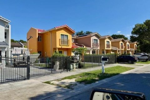 Propiedad comercial en Florida City, Florida 141.86 m2 № 2012166