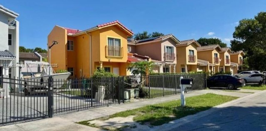 Propiedad comercial en Florida City, Florida 141.86 m2 № 2012166