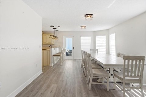 Casa en venta en Okeechobee, Florida, 3 dormitorios № 1968788 - foto 11