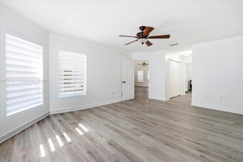 Casa en venta en Okeechobee, Florida, 3 dormitorios № 1968788 - foto 16