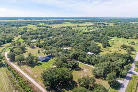 Casa en venta en Okeechobee, Florida, 3 dormitorios № 1968788 - foto 29