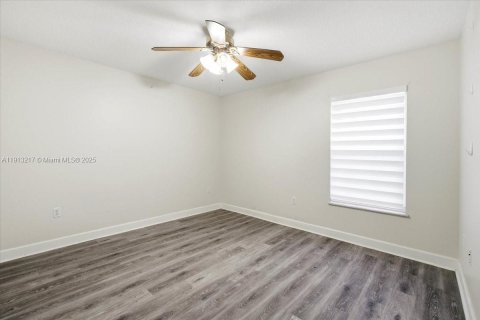 Casa en venta en Okeechobee, Florida, 3 dormitorios № 1968788 - foto 20