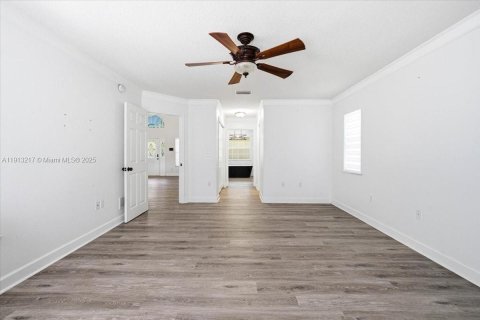 Casa en venta en Okeechobee, Florida, 3 dormitorios № 1968788 - foto 17