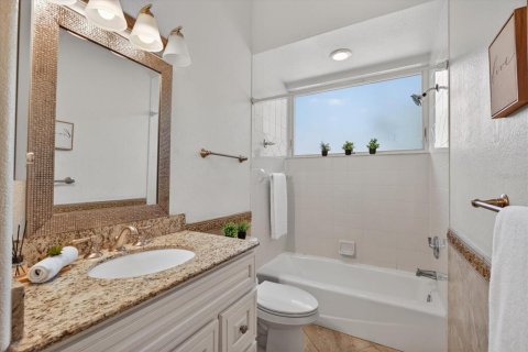 House in Sarasota, Florida 6 bedrooms, 411.46 sq.m. № 2208622 - photo 19