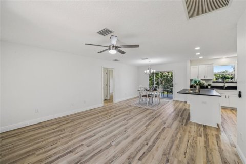 Casa en venta en The Villages, Florida, 3 dormitorios, 129.32 m2 № 1810600 - foto 6