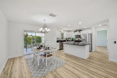 Casa en venta en The Villages, Florida, 3 dormitorios, 129.32 m2 № 1810600 - foto 8