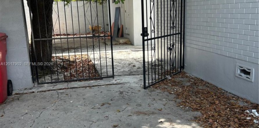 Villa ou maison à Opa-locka, Floride 1 chambre, 180.23 m2 № 2256495