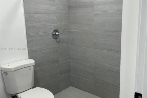 Villa ou maison à louer à Opa-locka, Floride: 1 chambre, 180.23 m2 № 2256495 - photo 7