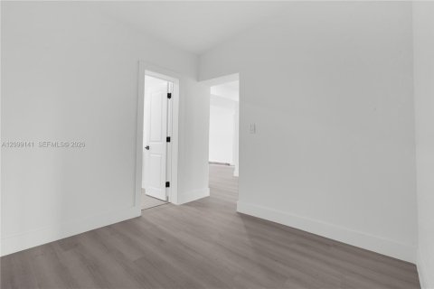 Villa ou maison à vendre à Miami, Floride: 4 chambres № 2397640 - photo 21
