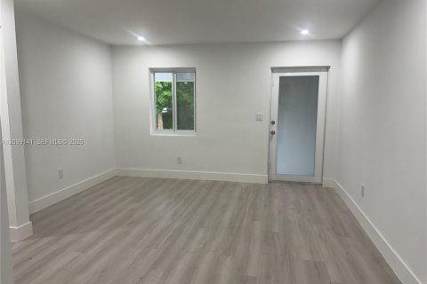 Villa ou maison à vendre à Miami, Floride: 4 chambres № 2397640 - photo 7
