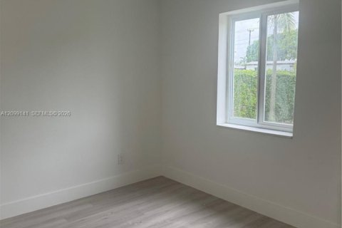 Villa ou maison à vendre à Miami, Floride: 4 chambres № 2397640 - photo 6