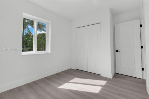 Villa ou maison à vendre à Miami, Floride: 4 chambres № 2397640 - photo 30