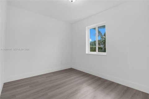 Villa ou maison à vendre à Miami, Floride: 4 chambres № 2397640 - photo 29
