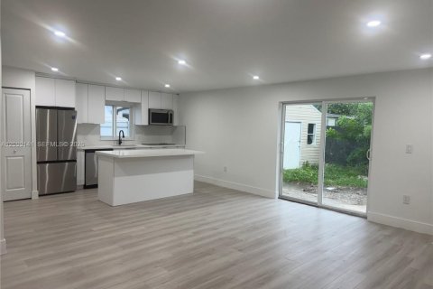 Villa ou maison à vendre à Miami, Floride: 4 chambres № 2397640 - photo 10