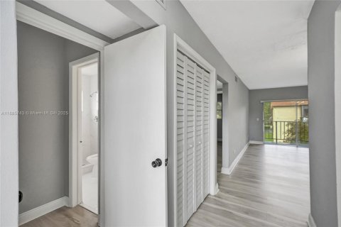 Immobilier commercial à vendre à Miami, Floride: 84.08 m2 № 1938572 - photo 18