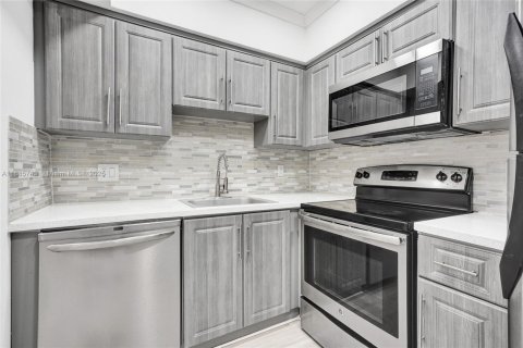 Commercial property in Miami, Florida 84.08 sq.m. № 1938572 - photo 21