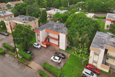 Propiedad comercial en venta en Miami, Florida, 84.08 m2 № 1938572 - foto 2