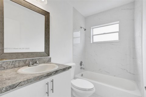 Immobilier commercial à vendre à Miami, Floride: 84.08 m2 № 1938572 - photo 9
