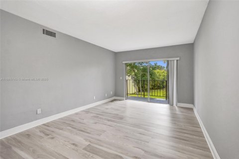 Immobilier commercial à vendre à Miami, Floride: 84.08 m2 № 1938572 - photo 7