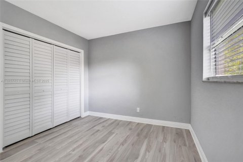 Immobilier commercial à vendre à Miami, Floride: 84.08 m2 № 1938572 - photo 11