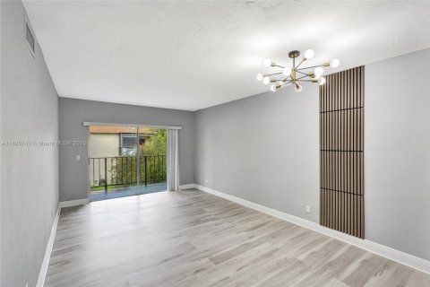 Immobilier commercial à vendre à Miami, Floride: 84.08 m2 № 1938572 - photo 6