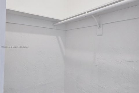 Commercial property in Miami, Florida 84.08 sq.m. № 1938572 - photo 17