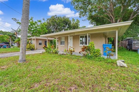 Commercial property in Largo, Florida 4 bedrooms, 172.8 sq.m. № 2210037 - photo 2
