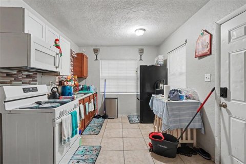 Commercial property in Largo, Florida 4 bedrooms, 172.8 sq.m. № 2210037 - photo 15