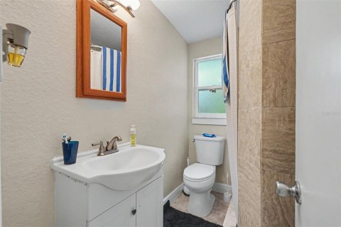 Commercial property in Largo, Florida 4 bedrooms, 172.8 sq.m. № 2210037 - photo 8